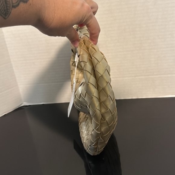 Urban Expressions Gold Tracy Woven Clutch Vegan Material Designer Inspired NWT - Picture 3 of 10